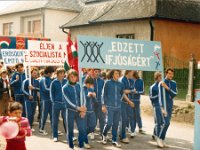 ALBUM 1981 15  1981 május 1.-i  ünnepi felvonulás - Iklad, Szabadság út